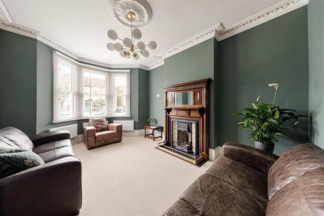 Hainault Road, E11