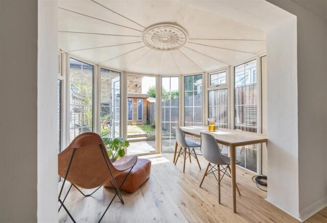 Greenstone Mews, E11