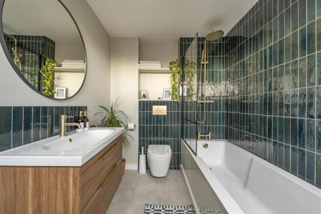 Queenswood Gardens, E11