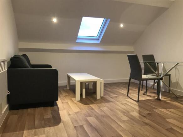 Open plan living & kitchen