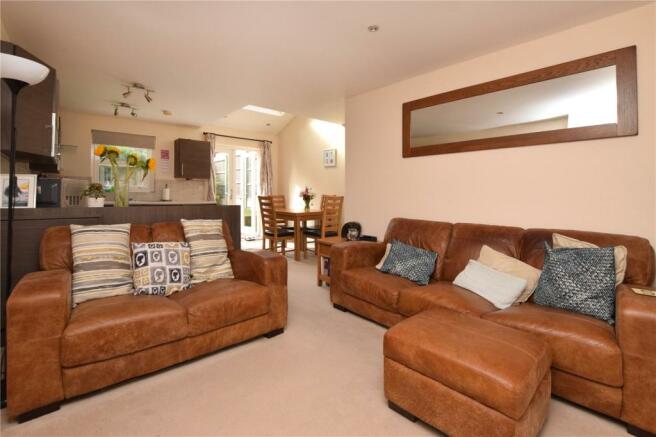 2 bedroom detached house for sale in Lockers Park Lane ...