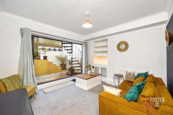 St Aubyns 22, Flat 2-005.JPG