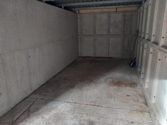 Garage 1.JPG