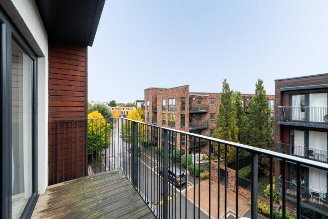 1371657-5-68f630c...