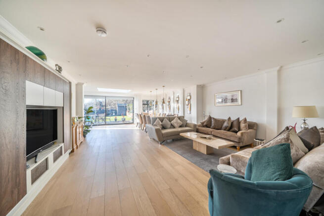 1395526-7-695e604...