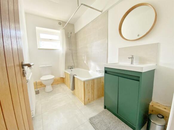 Bathroom 3.JPG