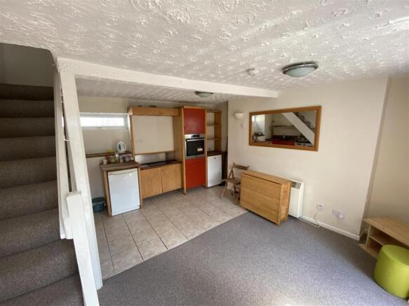 Living Area 2.JPG