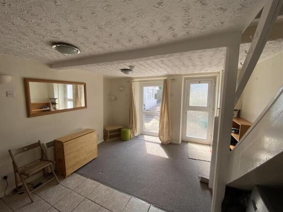 Living Area 3.JPG