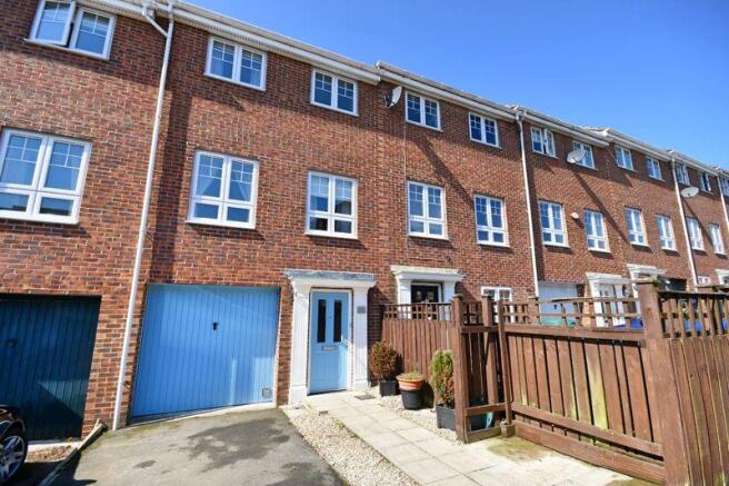 3 bedroom town house for sale in Skendleby Drive ...