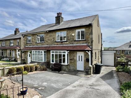 Moorcroft Avenue, Oakworth, Keighley, BD22 7NE