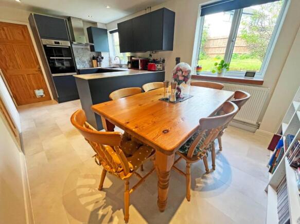 Kitchen2.jpg