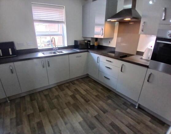 Kitchen 2.jpg