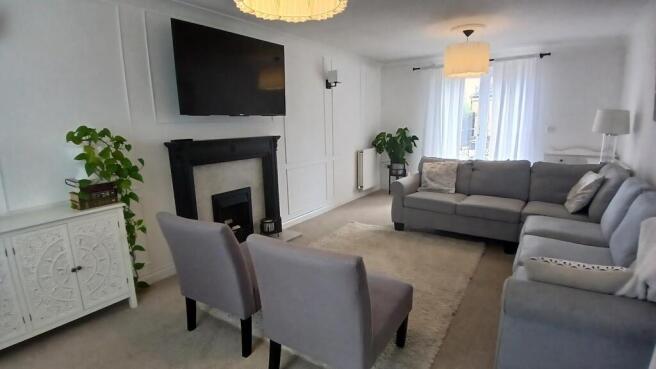 Lounge 1.jpg