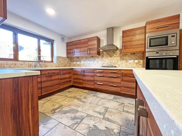 Kitchen2.jpg