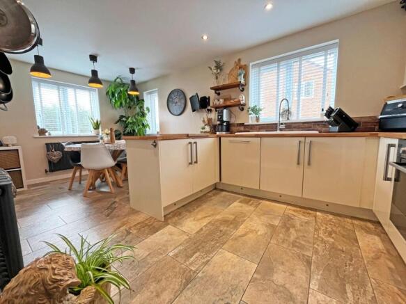 Kitchen1.jpg