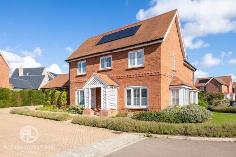 Walnut Tree Way, Meppershall, SG17 5AB