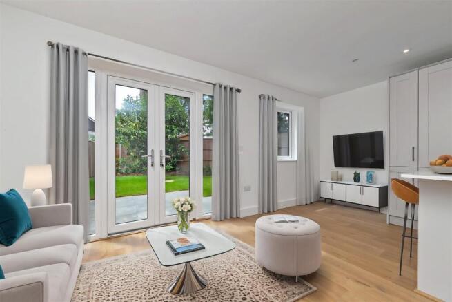 4OakviewGardens-19 - Living Room - Standard - 0 (1