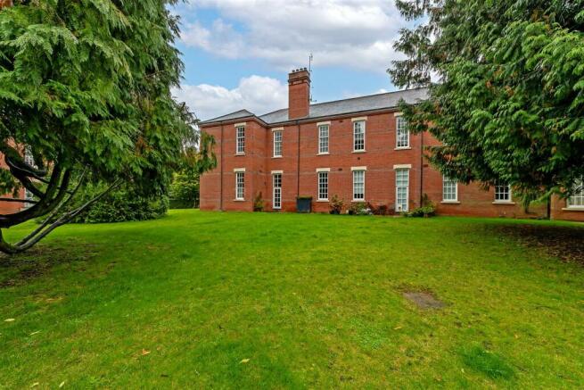 9GreatLeysCourt-3.jpg