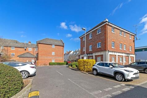 Centaurus Square, Curo Park Frogmore, St. Albans