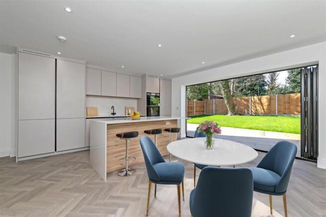 2RoseGardens-11 - Kitchen - Standard - 10.jpg