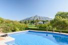 6 bed Villa for sale in Nueva Andalucia...