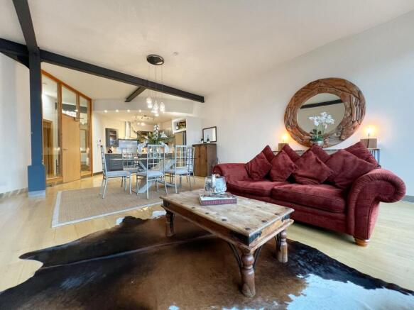 Living Room / Dining