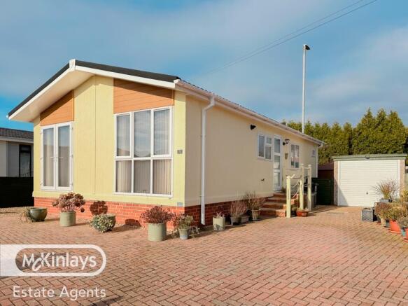 Beautiful 2 bedroom Park Home for sale