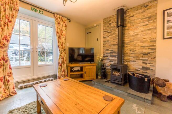 SITTING/DINING ROOM
