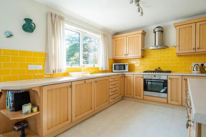 KITCHEN LIVING AREA