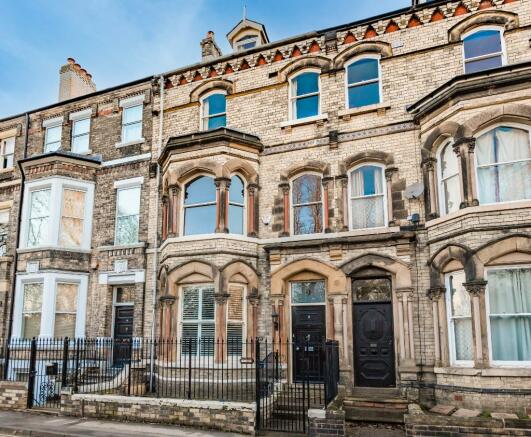 6 bedroom town house  for sale York