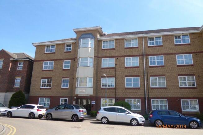 2 bedroom flat to rent in Cambridge Court, Southbridge ...