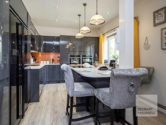 Kitchen with Breakfast Bar 