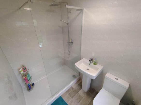 Ground floor bathroo