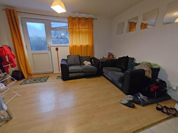 Living area (2)