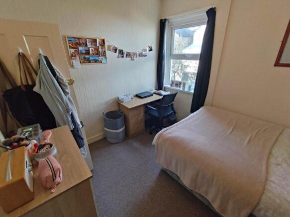 First floor rear bed