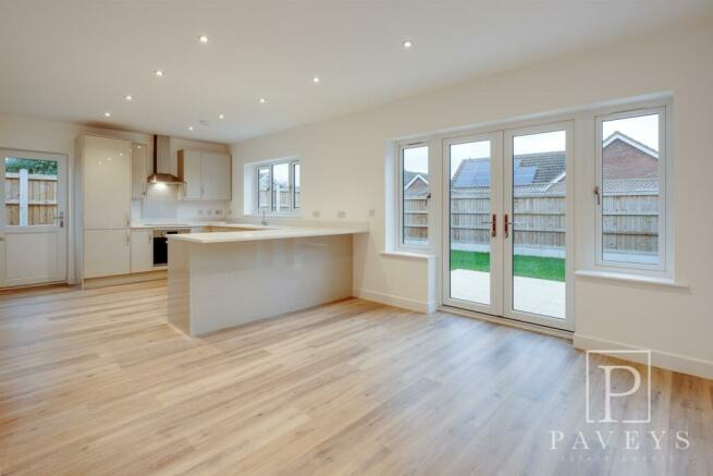 LOUNGE KITCHEN/DINING ROOM