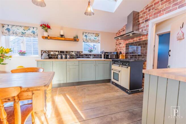 KITCHEN DINER