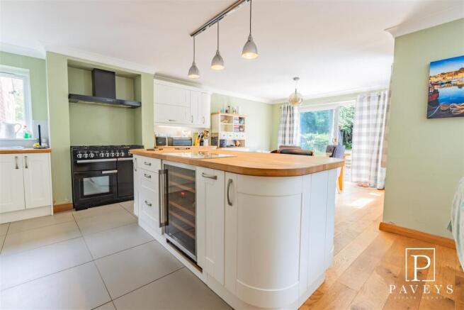 KITCHEN DINING FAMILY ROOM