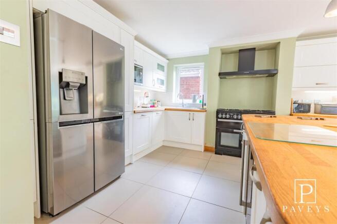 KITCHEN DINING FAMILY ROOM