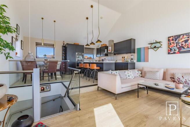 KITCHEN & DINING AREA