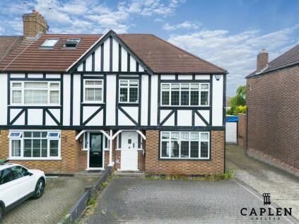 Buckhurst Hill - 3 bedroom end of terrace house for sale