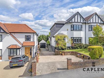 Stradbroke Grove, Buckhurst Hill