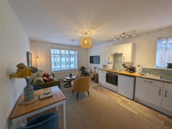 Lounge/Kitchen