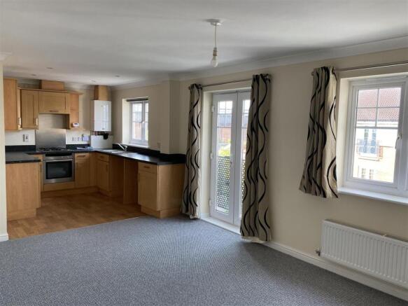 LOUNGE/DINING ROOM/KITCHEN