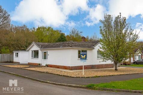 Wimborne - 4 bedroom detached bungalow for sale
