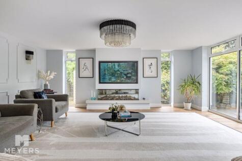 Orchard Close, Ferndown, BH22