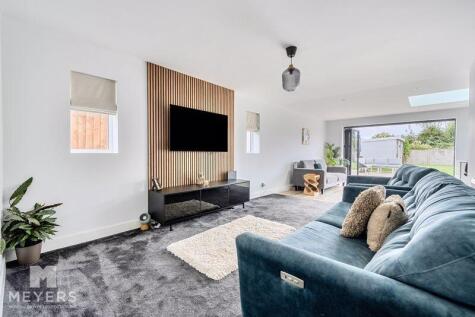 Christchurch Road, Ferndown, BH22