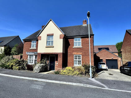 Coppins Close, Ferndown, BH22 8