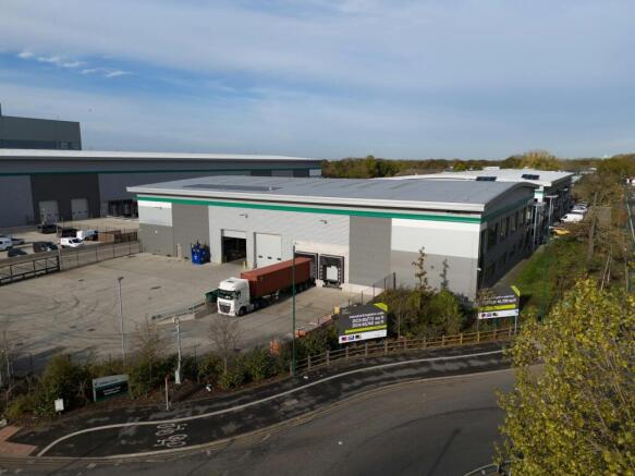 DC1 Everest Logistics Park Croydon 059.jpg