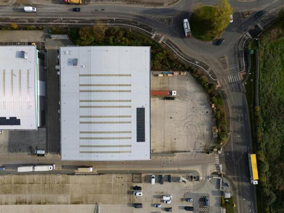 DC1 Everest Logistics Park Croydon 077.jpg